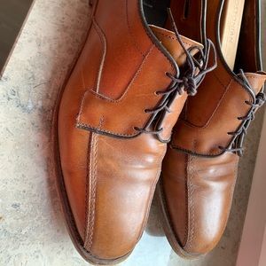 Mens leather shoes.